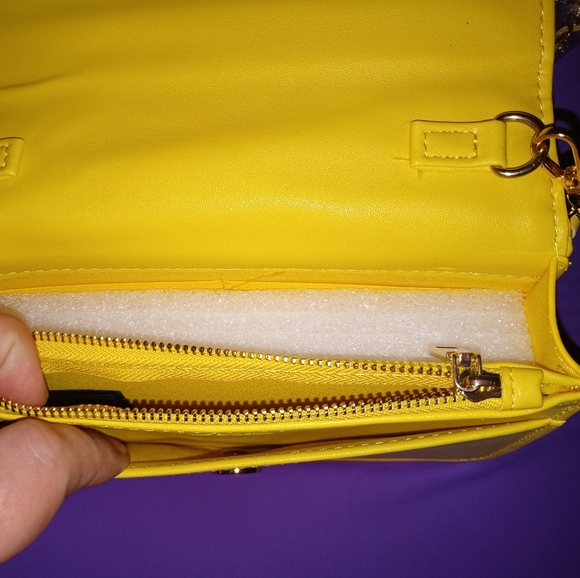 🆕Bebe | Sophia Quilted Crossbody Purse w/ Gold Chain Strap Tuscan Sun Yellow - Picture 8 of 12